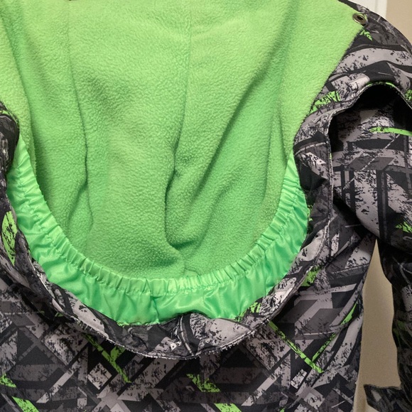 Oshkosh ski jacket 4T - Picture 4 of 7